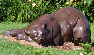 sculpture-bear